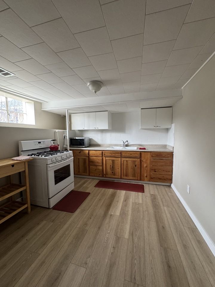 259 E Kelsey Ave - Photo 6 of 9