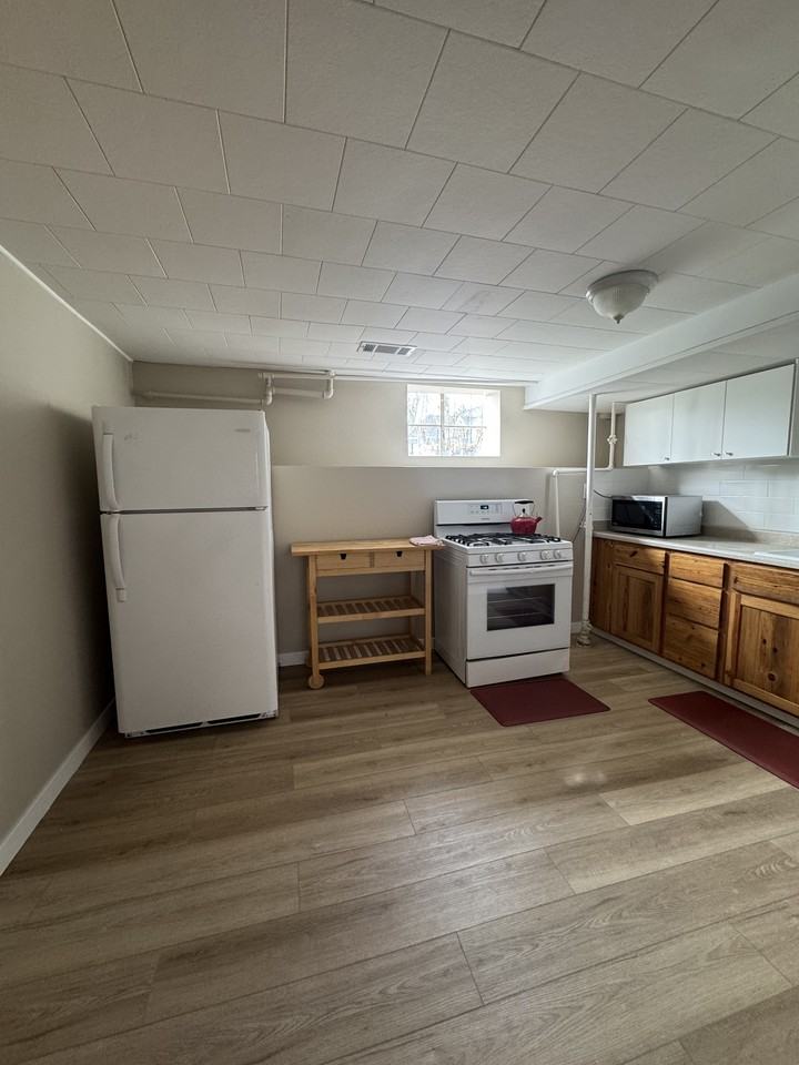 259 E Kelsey Ave - Photo 7 of 9