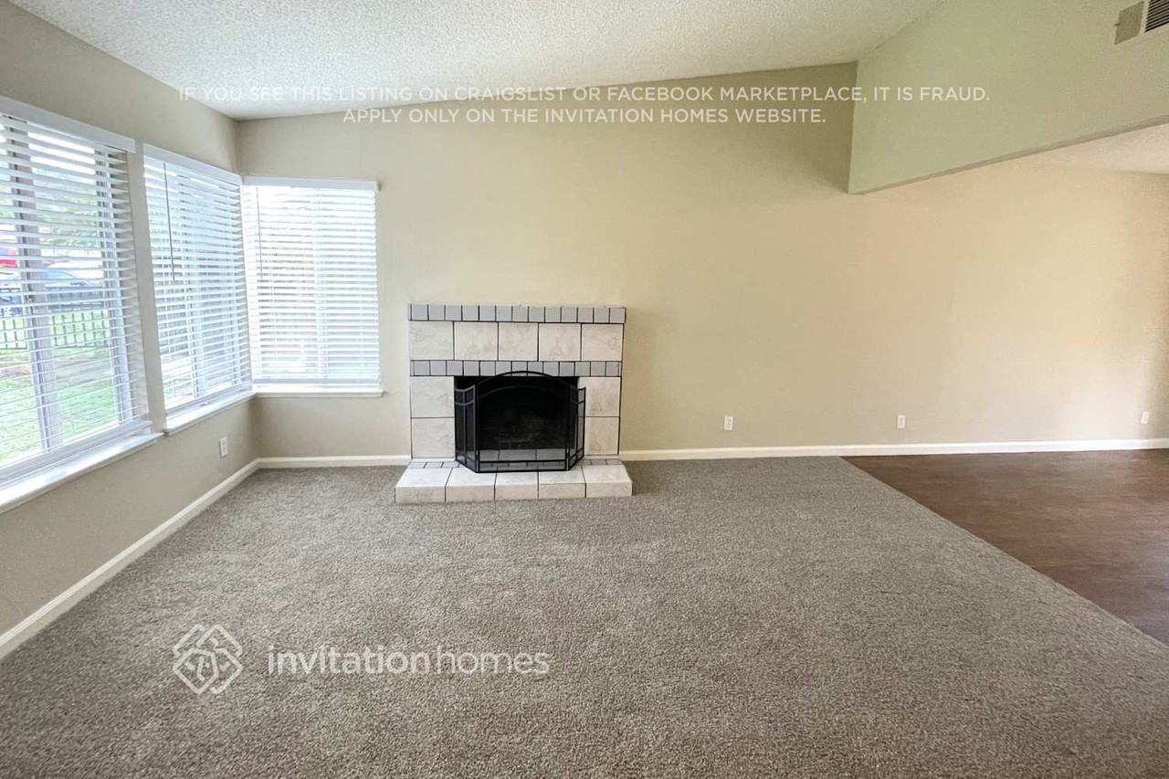 341 Amber Ave - Photo 2 of 19