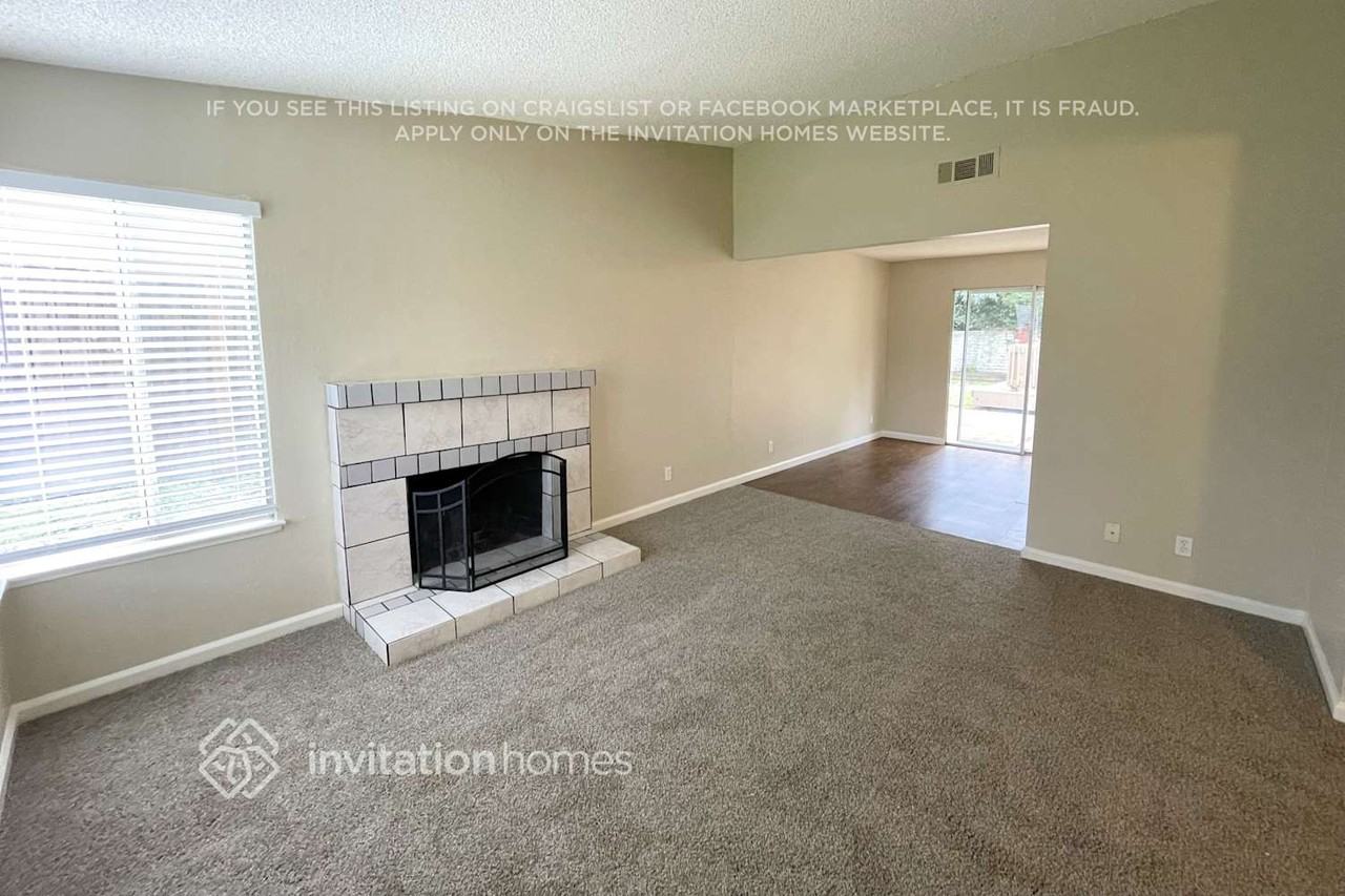 341 Amber Ave - Photo 3 of 19