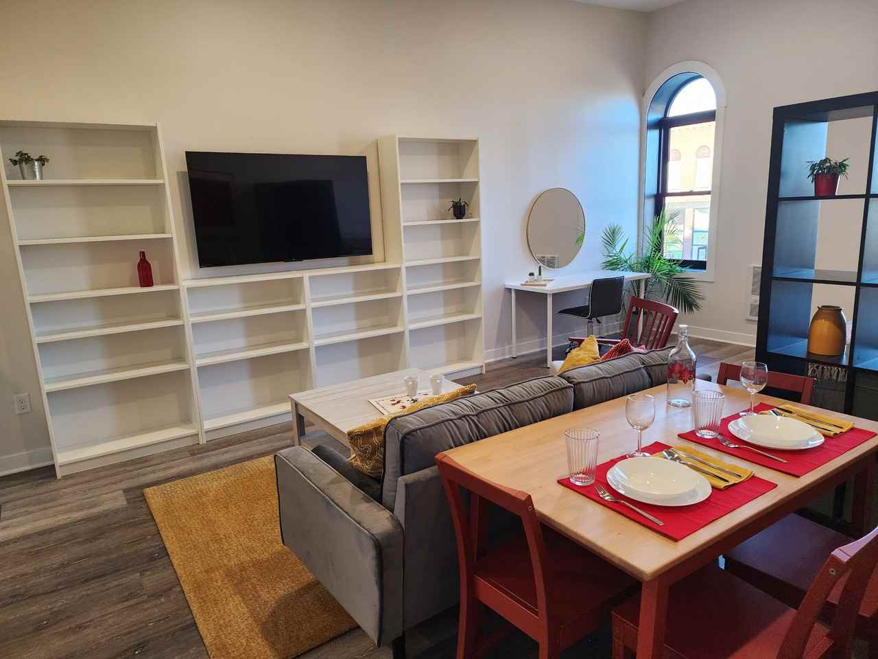 121 Main St S #2B