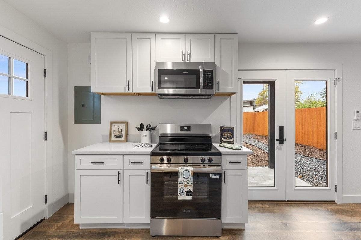 1316 Grand Ave #A - Photo 3 of 9