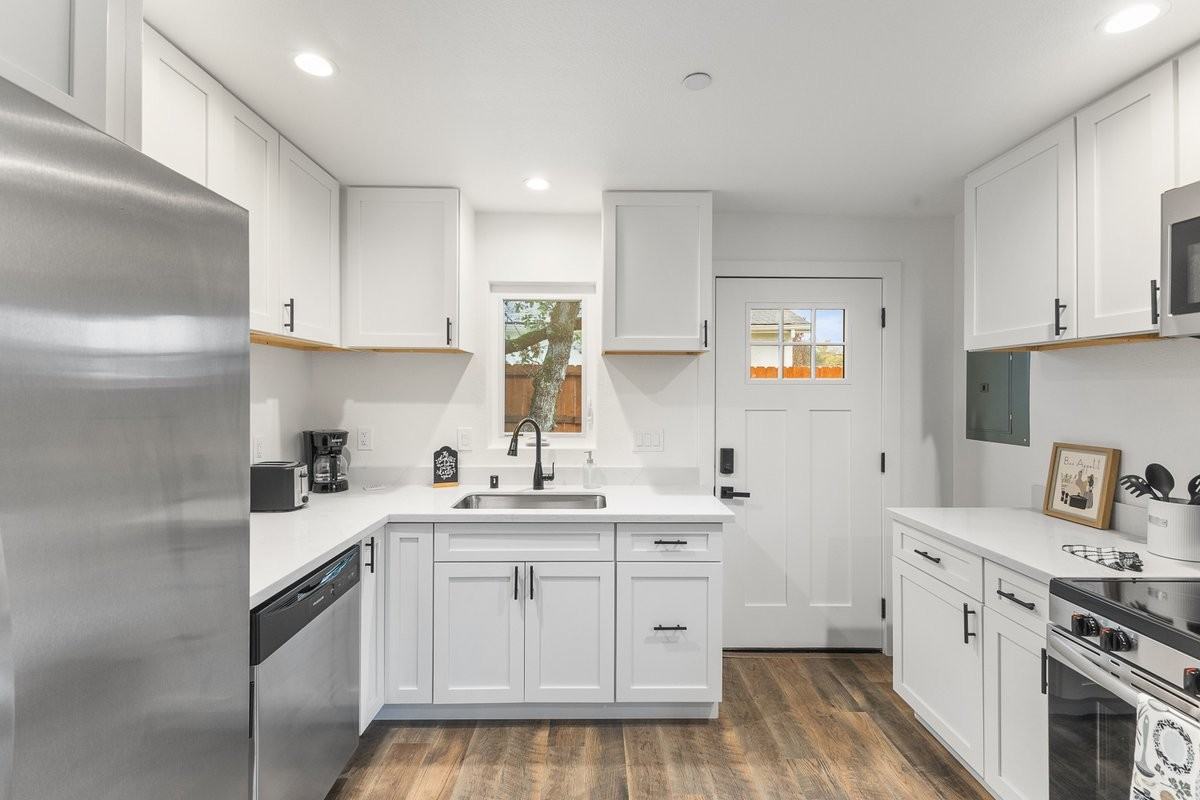 1316 Grand Ave #A - Photo 4 of 9