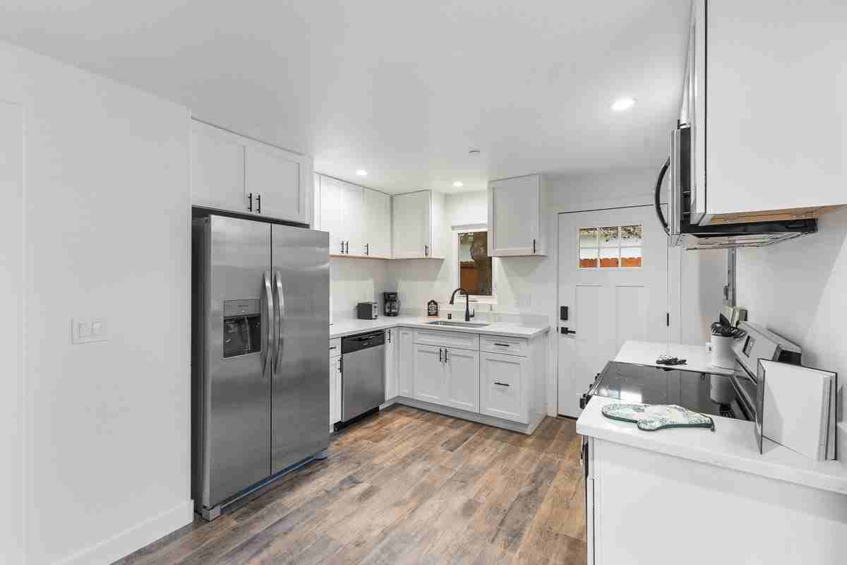 1316 Grand Ave #A - Photo 5 of 9