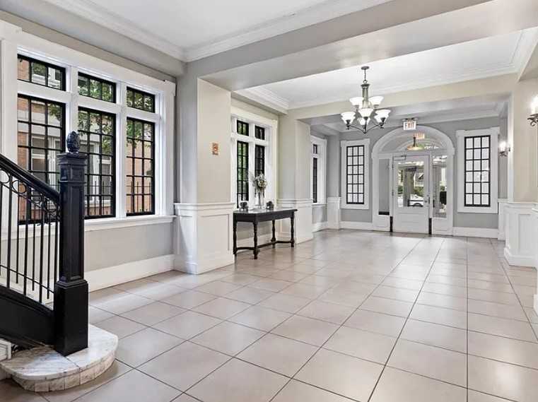 4144 N Sheridan Rd #503 - Photo 2 of 18