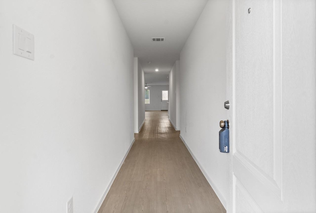 16031 Tallis Dr - Photo 3 of 26