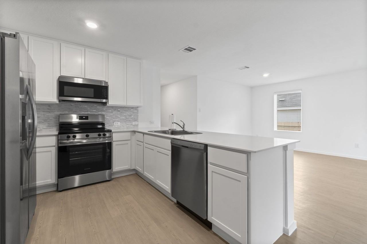 16031 Tallis Dr - Photo 7 of 26