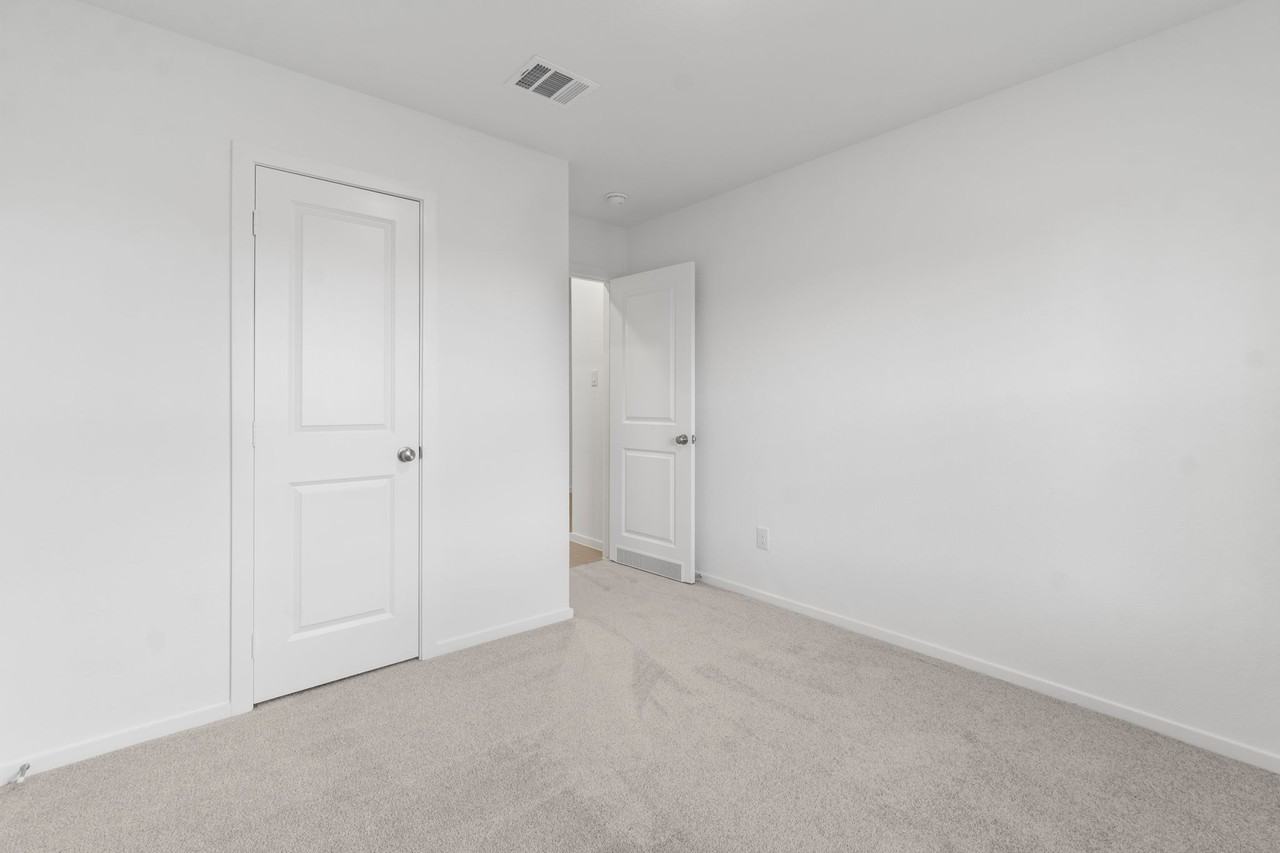 16031 Tallis Dr - Photo 3 of 26