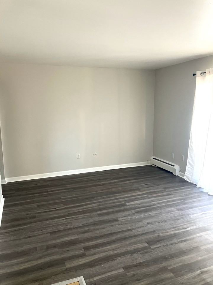 101 Riverdale Dr #G5 - Photo 2 of 16