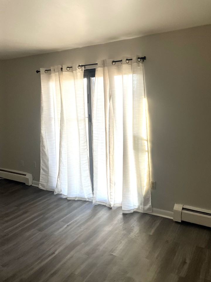 101 Riverdale Dr #G5 - Photo 3 of 16