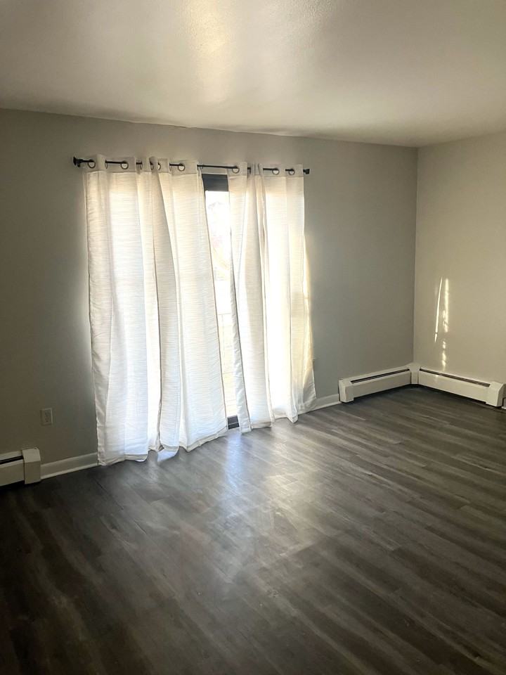 101 Riverdale Dr #G5 - Photo 4 of 16