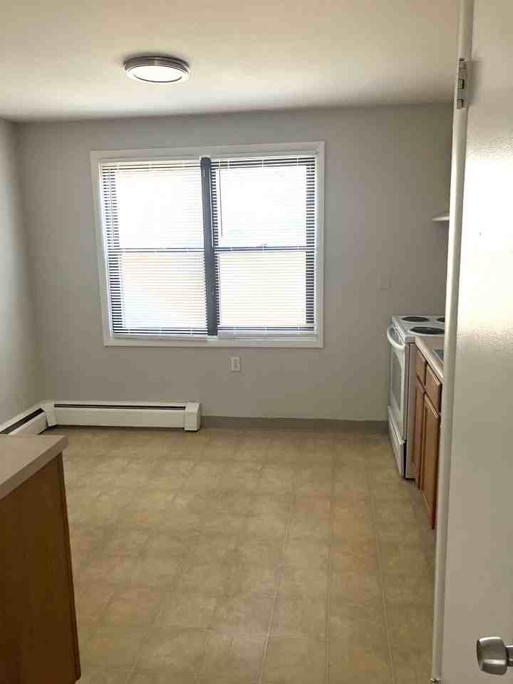 101 Riverdale Dr #G5 - Photo 5 of 16