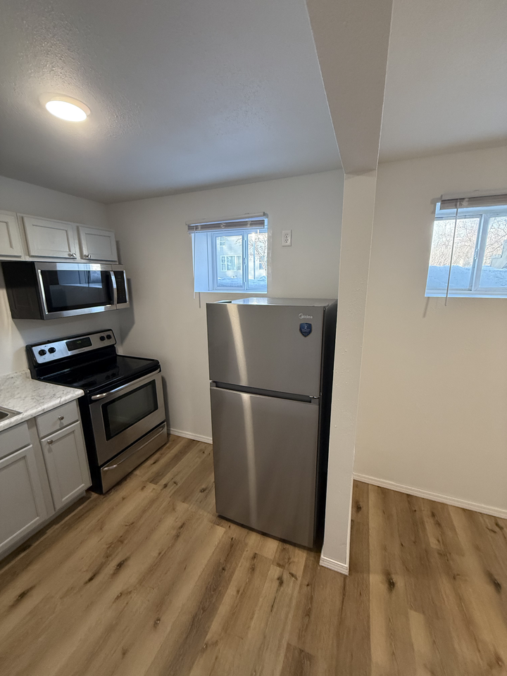 323 Seward Ave #1 - Photo 3 of 12