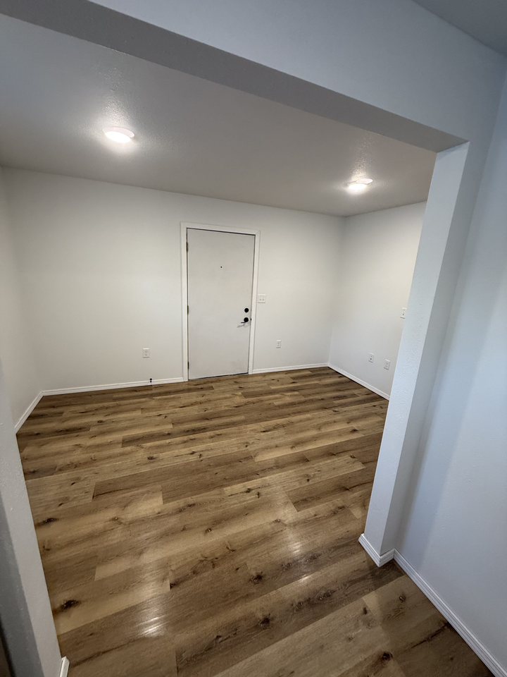 323 Seward Ave #1 - Photo 4 of 12