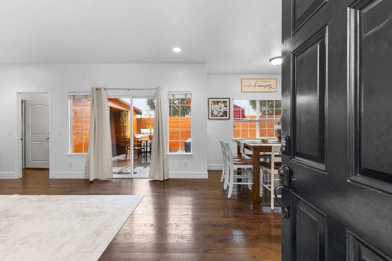 500 Greeneich Pl - Photo 2 of 2