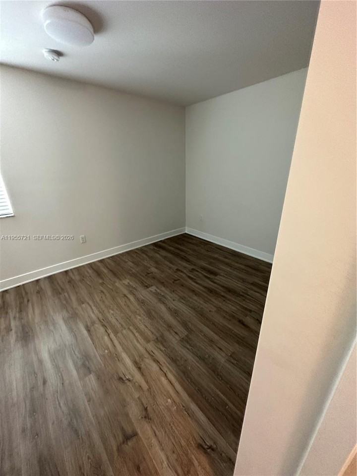 12109 Ne 5th Ave #12109 - Photo 3 of 15