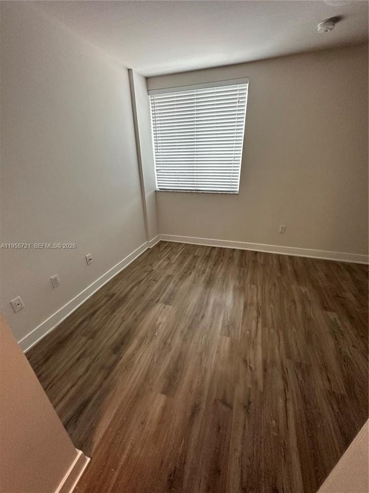 12109 Ne 5th Ave #12109 - Photo 4 of 15