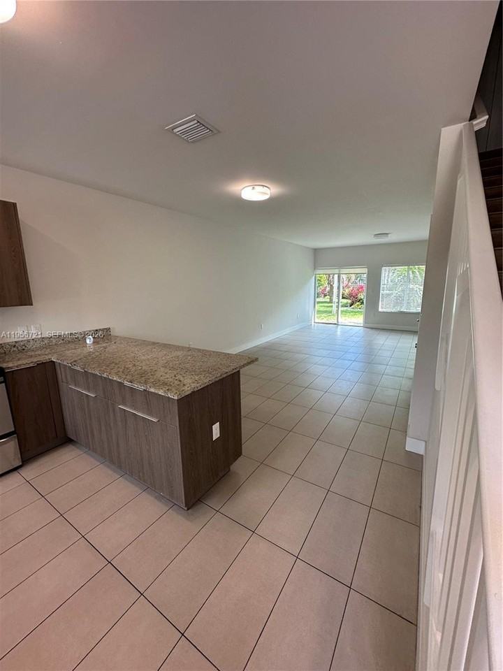 12109 Ne 5th Ave #12109 - Photo 7 of 15