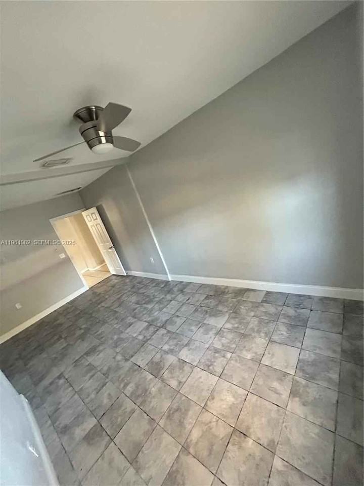 21 Nw 60th St - Photo 2 of 27