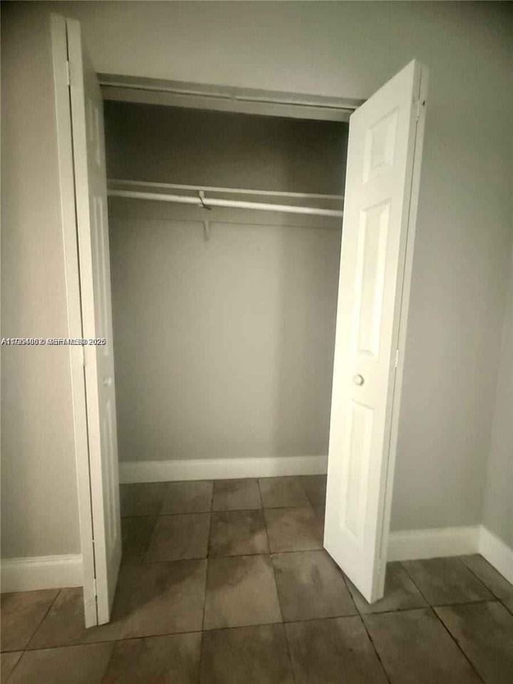 21 Nw 60th St - Photo 3 of 27