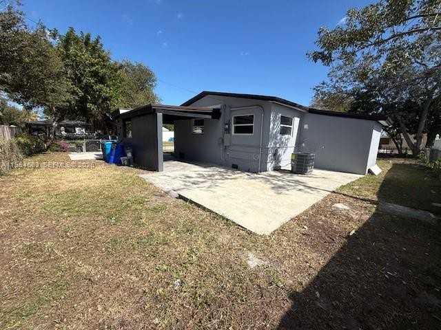 4600 Sw 33rd Dr - Photo 3 of 17