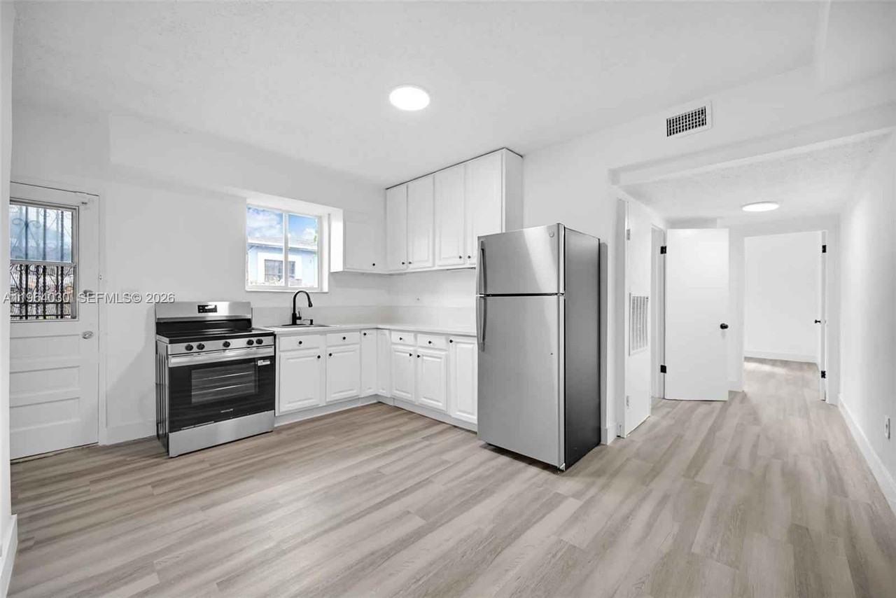 1391 Nw 102nd St - Photo 2 of 33