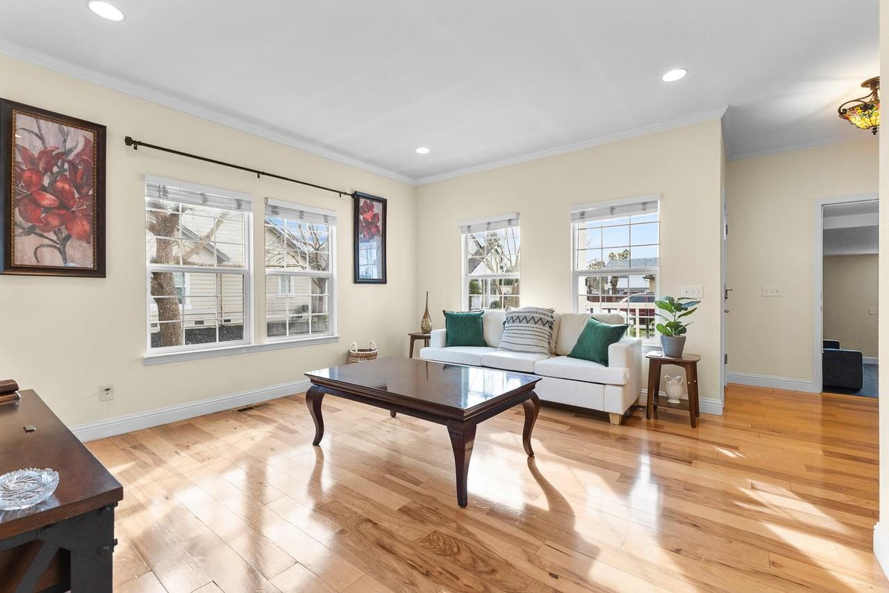 600 Greeneich Pl - Photo 3 of 17