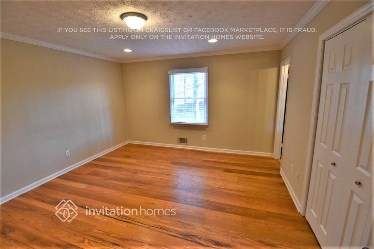 695 Bankshire Dr - Photo 2 of 6