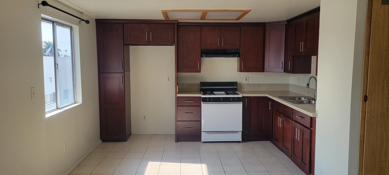 2-Bed/2-Bath Apartment For Rent In Koreatown And Adjacent To Downtown L.A., Hollywood, East Hollywoo - Photo 2 of 21