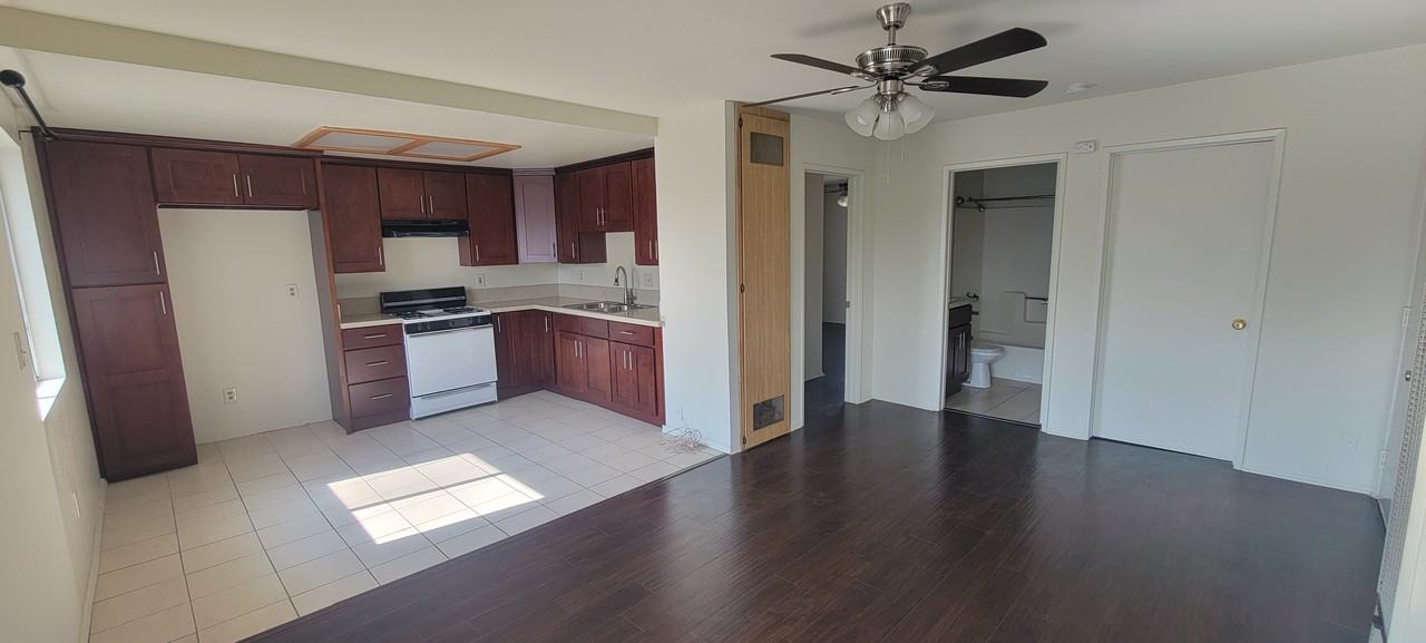 2-Bed/2-Bath Apartment For Rent In Koreatown And Adjacent To Downtown L.A., Hollywood, East Hollywoo - Photo 3 of 21