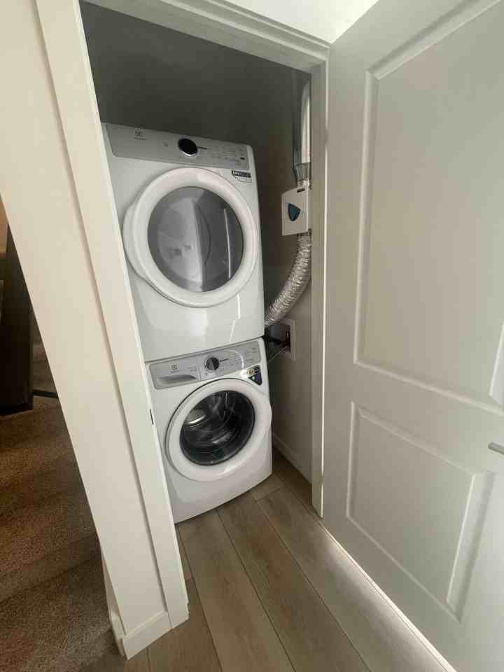 824 Woolwich Street - Photo 2 of 14