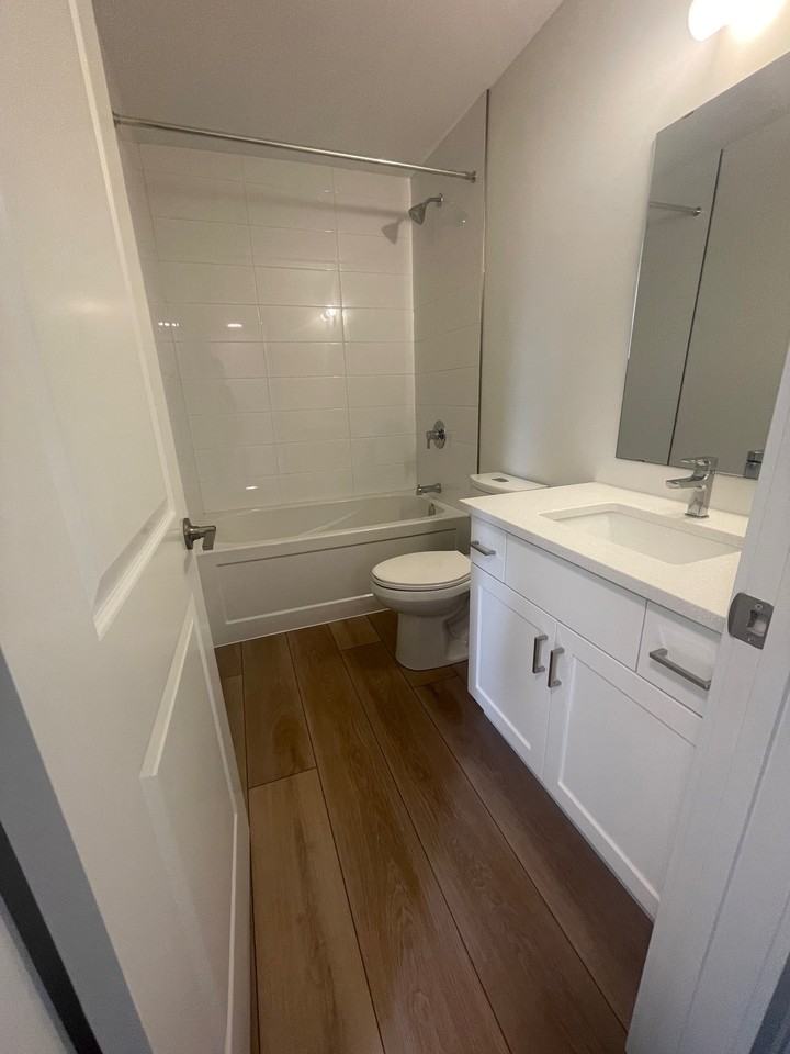 824 Woolwich Street - Photo 3 of 14