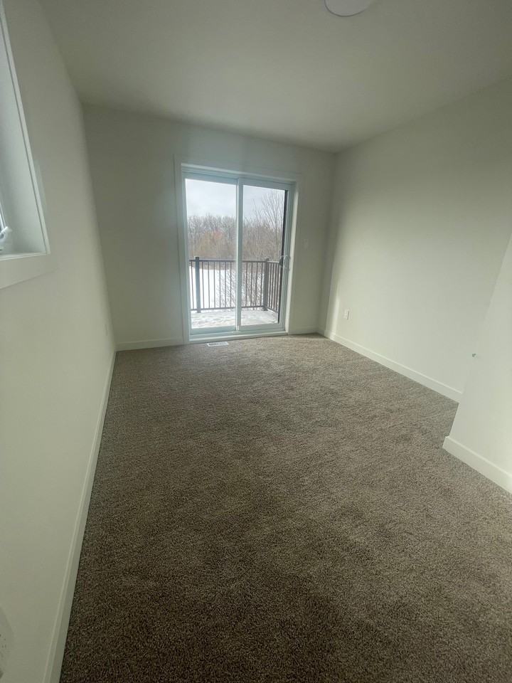 824 Woolwich Street - Photo 5 of 14