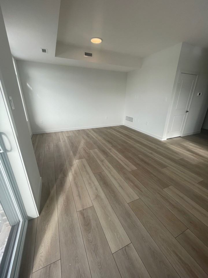 824 Woolwich Street - Photo 6 of 14