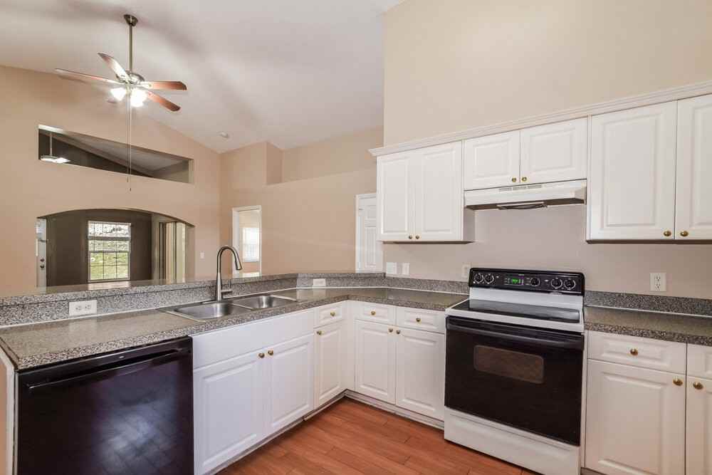 10500 Mira Lago Ln - Photo 6 of 16