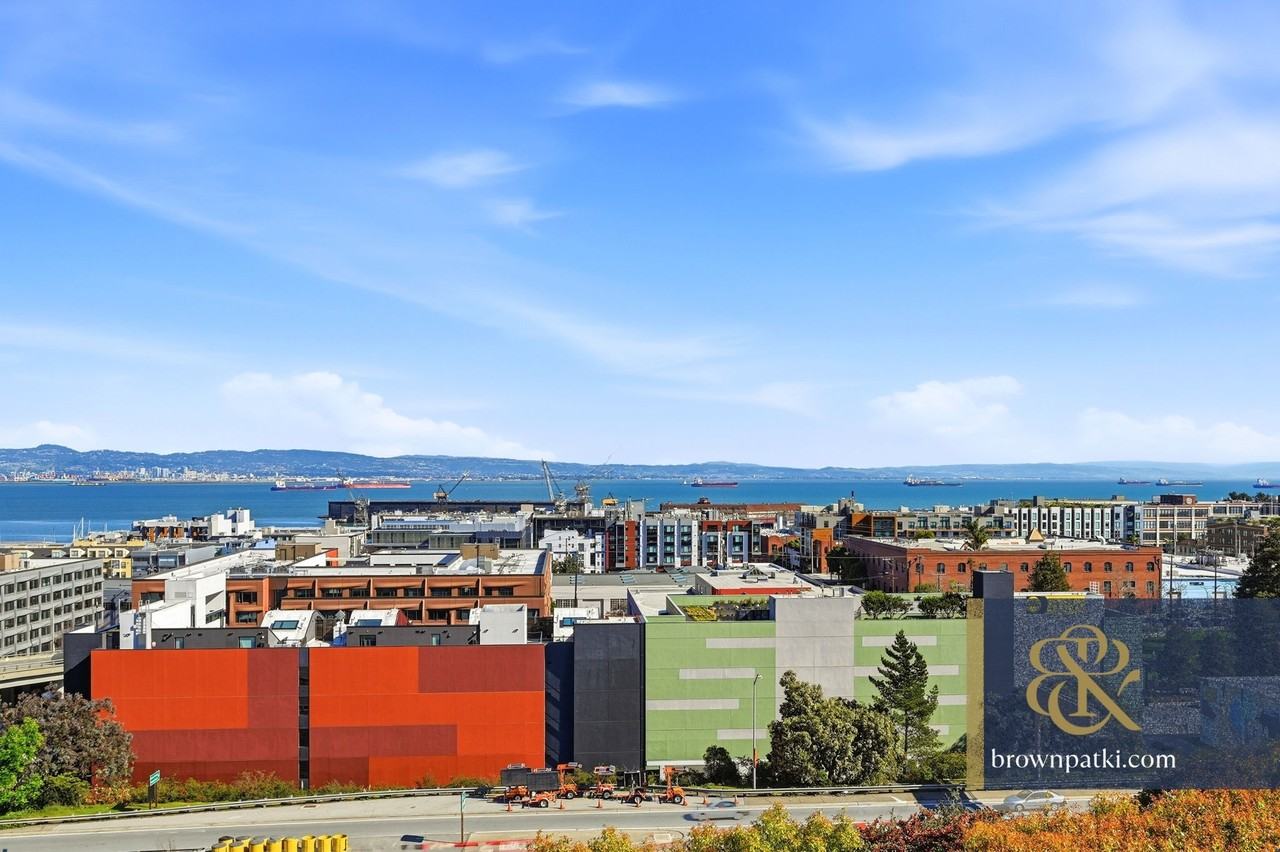 335 Pennsylvania Ave - Photo 3 of 24