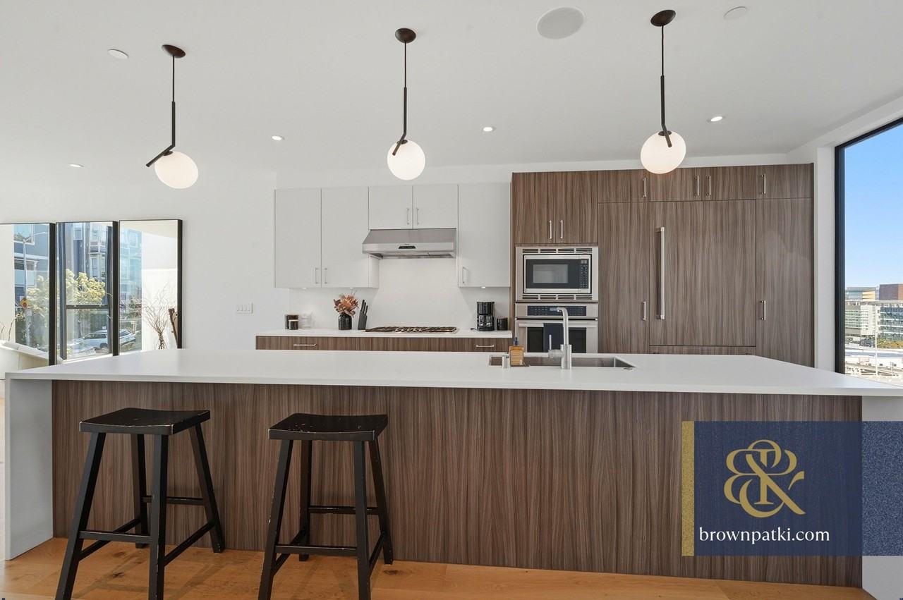 335 Pennsylvania Ave - Photo 6 of 24