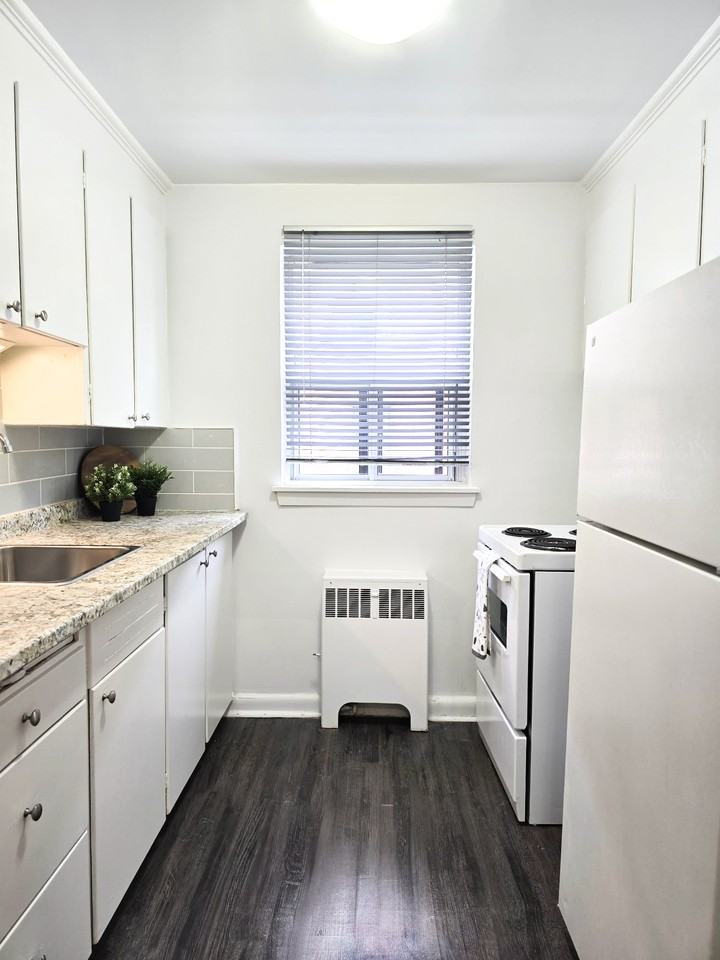 2844 Bloor Street West #7 - Photo 2 of 11