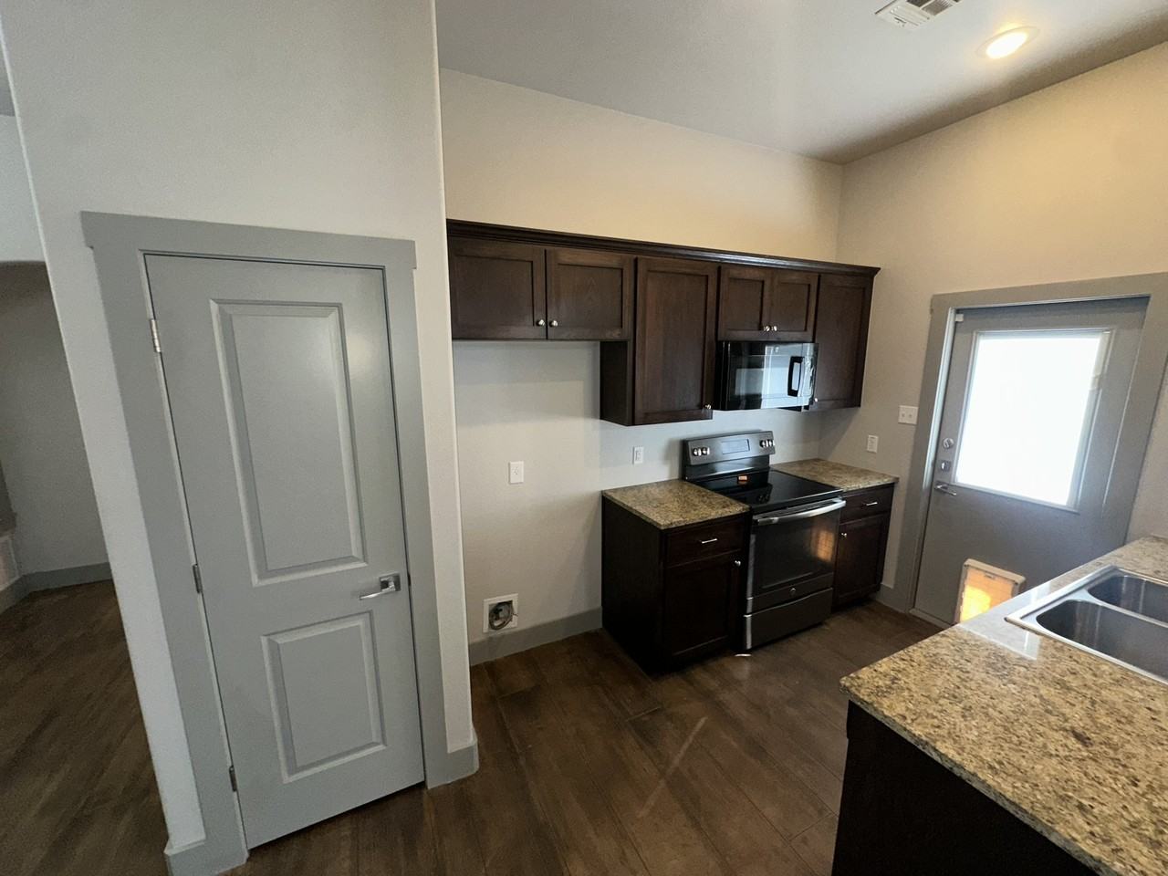 4509 Brutus Lane #B - Photo 6 of 32