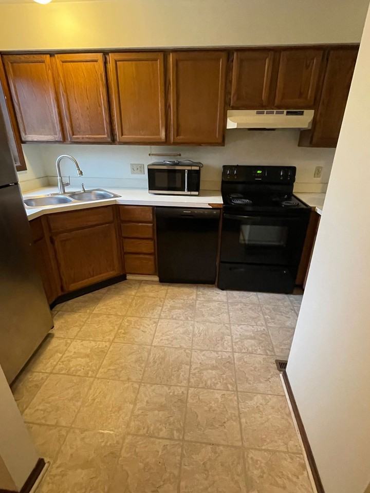 2160 Regency Drive - Photo 2 of 14