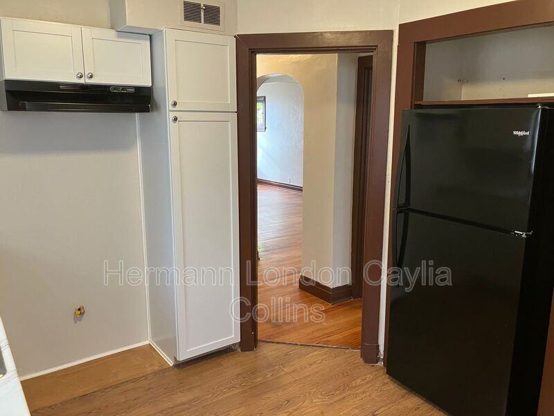 420 Shirley Ave - Photo 4 of 12