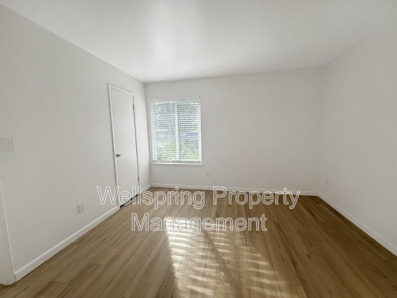 3251 Mill Springs Dr - Photo 3 of 20