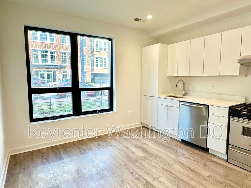 1460 Belmont St Nw - Photo 3 of 14