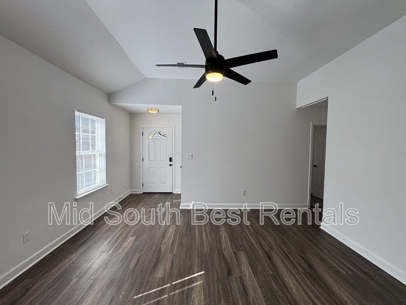 2215 S Valentine St - Photo 2 of 15