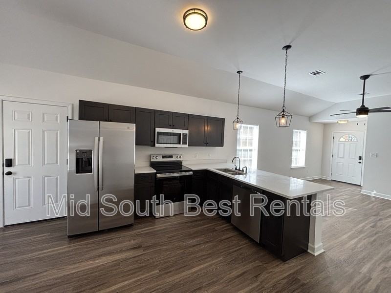 2215 S Valentine St - Photo 3 of 15