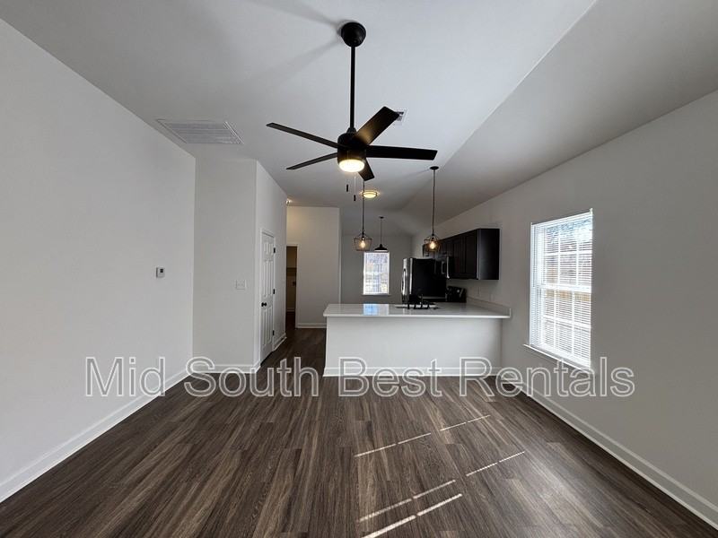 2215 S Valentine St - Photo 4 of 15