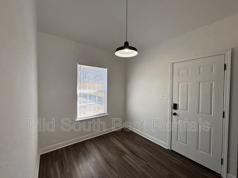 2215 S Valentine St - Photo 5 of 15