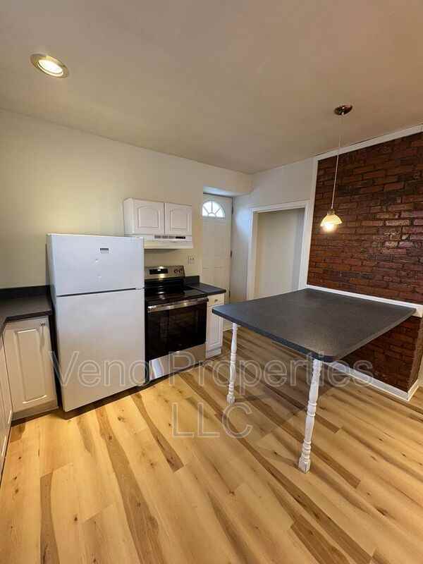 80 Hudson Ave #3 - Photo 4 of 15