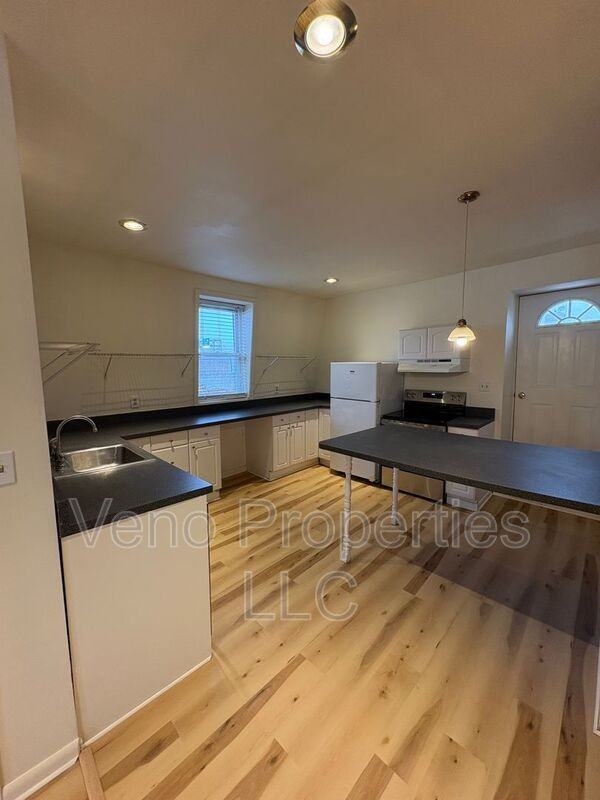 80 Hudson Ave #3 - Photo 6 of 15