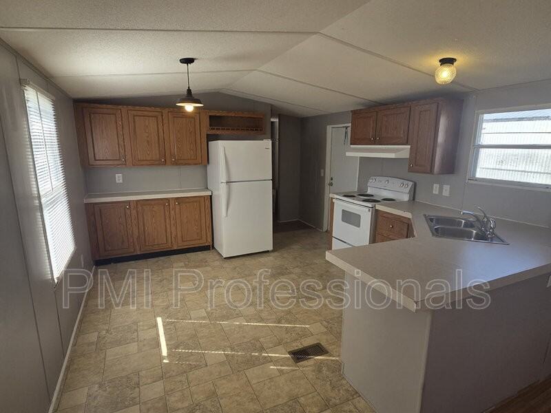 929 Cranor Rd - Photo 2 of 7